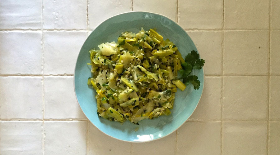 Puerros rehogados con ajo y cilantro